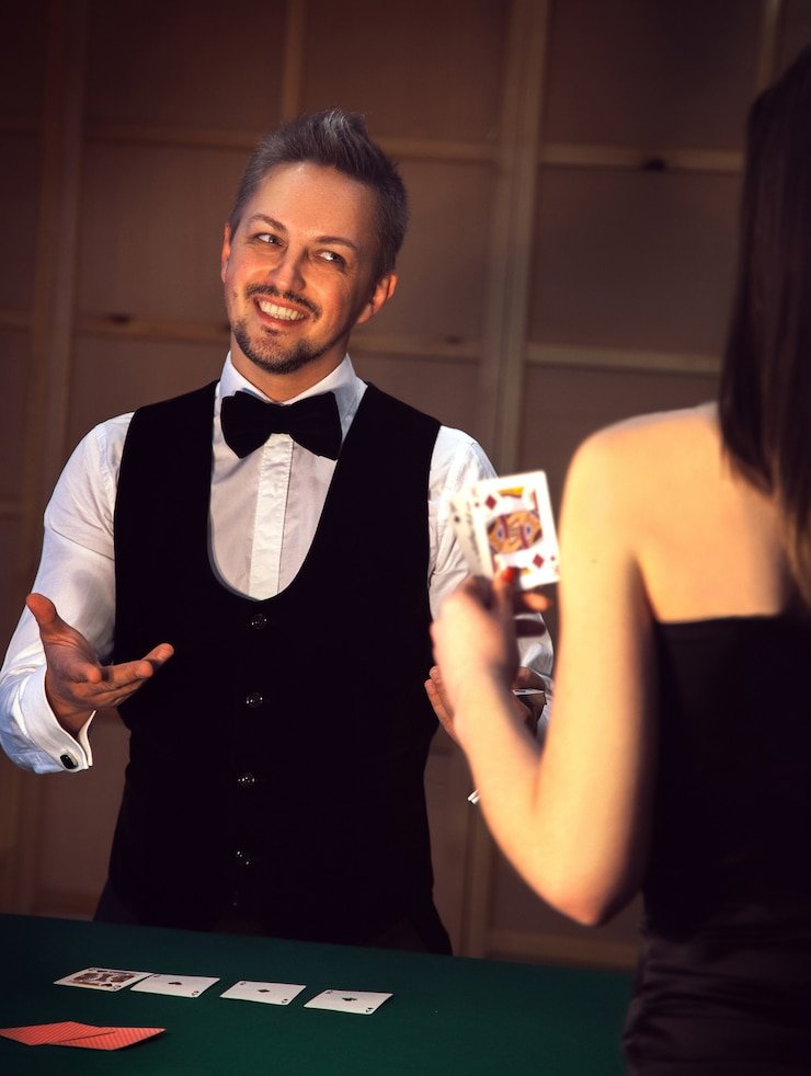 Betting action sequence in Teen Patti showing fold, call, and raise buttons highlighted